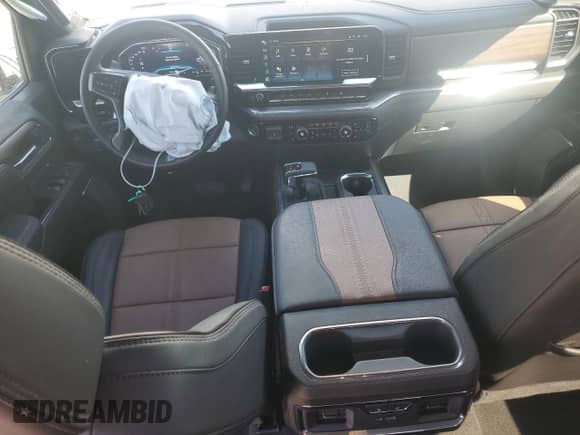 2024 Chevrolet Silverado 1500 High Country с VIN 1GCUDJED9RZ246979, выставлен на аукционе Copart как лот 61488795 с пробегом 23 552 миль миль и Списание • Salvage title. История ставок и продаж доступна на DreamBid. Изображение 8.