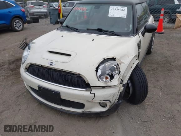 ✅ 2010 MINI Hardtop S • VIN: WMWMF7C52ATZ73393 • Lot: 43536782. Wystawiony na IAAI z przebiegiem 90 612 mil. Bezpłatny archiwum sprzedaży aukcyjnych z USA i szczegółowy raport historii pojazdu na DreamBid. Zdjęcie 6.