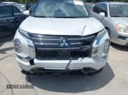 ✅ 2025 Mitsubishi Outlander SE • VIN: JA4J3VA8XSZ021492 • Lot: 42767602. Wystawiony na IAAI z przebiegiem 5 329 mil. Bezpłatny archiwum sprzedaży aukcyjnych z USA i szczegółowy raport historii pojazdu na DreamBid. Zdjęcie 6.