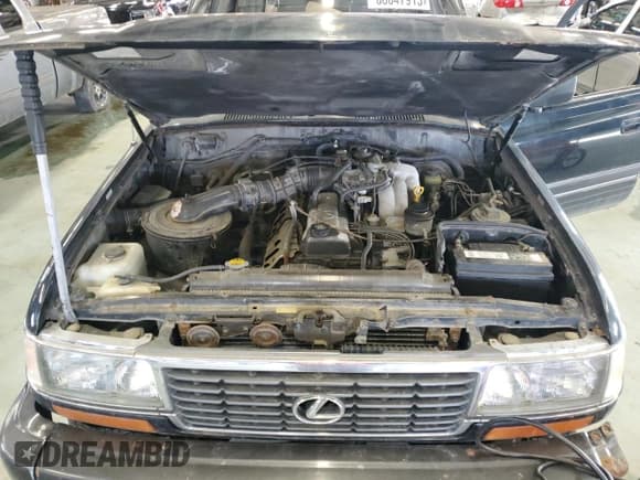 ✅ 1997 Lexus LX 450 • VIN: JT6HJ88J2V0168944 • Лот: 88647915. Опубликован ранее на Copart с пробегом 200 418 миль. Бесплатный доступ к архиву аукционных продаж из США и подробный отчёт об истории автомобиля на DreamBid. Изображение 12.