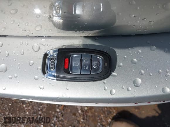 ✅ 2014 Audi Q5 Premium • VIN: WA1CFAFP5EA055478 • Lot: 43160693. Wystawiony na IAAI z przebiegiem 161 434 mil. Bezpłatny archiwum sprzedaży aukcyjnych z USA i szczegółowy raport historii pojazdu na DreamBid. Zdjęcie 11.