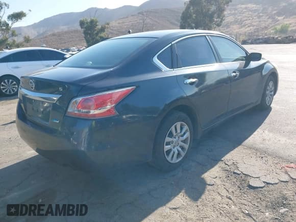 ✅ 2014 Nissan Altima S • VIN: 1N4AL3AP1EN378076 • Lot: 42327528. Listed on IAAI with 102,034 mi. Free auction sales archive from the USA and detailed vehicle history report at DreamBid. Image 4.