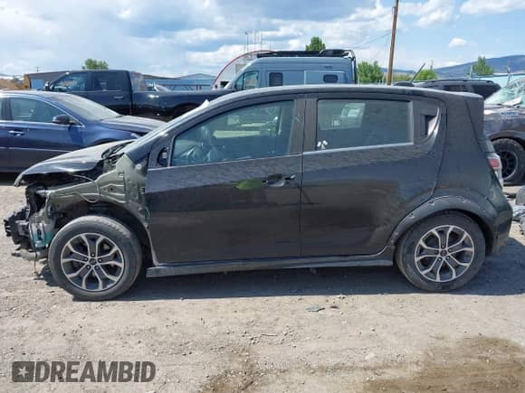 2020 Chevrolet Sonic LT с VIN 1G1JD6SB9L4104387, выставлен на аукционе IAAI как лот 42356127 с пробегом 125 111 миль миль и . История ставок и продаж доступна на DreamBid. Изображение 15.
