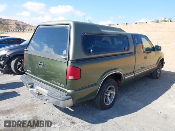 ✅ 2001 Chevrolet S-10 LS • VIN: 1GCCS19W01K163807 • Лот: 41512964. Опубликован ранее на IAAI с пробегом 286 595 миль. Бесплатный доступ к архиву аукционных продаж из США и подробный отчёт об истории автомобиля на DreamBid. Изображение 4.