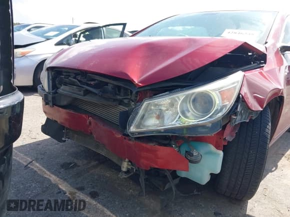 ✅ 2013 Buick LaCrosse Leather • VIN: 1G4GC5ER2DF324379 • Lot: 42846548. Wystawiony na IAAI z przebiegiem 138 560 mil. Bezpłatny archiwum sprzedaży aukcyjnych z USA i szczegółowy raport historii pojazdu na DreamBid. Zdjęcie 6.