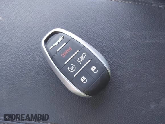 ✅ 2018 Alfa Romeo Giulia • VIN: ZARFAEBN0J7566218 • Лот: 43607102. Опубликован ранее на IAAI с пробегом 27 779 миль. Бесплатный доступ к архиву аукционных продаж из США и подробный отчёт об истории автомобиля на DreamBid. Изображение 11.