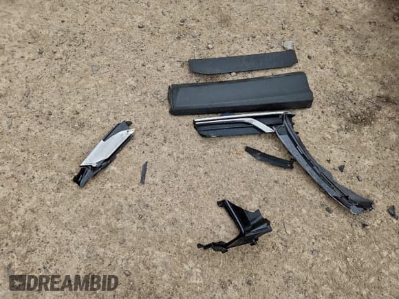 ✅ 2017 Volkswagen Passat SE • VIN: 1VWBT7A32HC002678 • Лот: 93031625. Опубликован ранее на Copart с пробегом 105 731 миль. Бесплатный доступ к архиву аукционных продаж из США и подробный отчёт об истории автомобиля на DreamBid. Изображение 12.