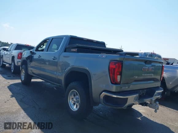 ✅ 2020 GMC Sierra 1500 SLE • VIN: 3GTU9BEDXLG219627 • Лот: 43158274. Опубликован ранее на IAAI с пробегом 108 803 миль. Бесплатный доступ к архиву аукционных продаж из США и подробный отчёт об истории автомобиля на DreamBid. Изображение 3.