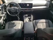 ✅ 2025 Kia Sorento EX • VIN: 5XYRH4JF5SG322446 • Lot: 80248455. Wystawiony na Copart z przebiegiem 12 005 mil. Bezpłatny archiwum sprzedaży aukcyjnych z USA i szczegółowy raport historii pojazdu na DreamBid. Zdjęcie 8.