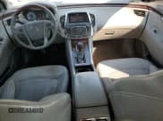 ✅ 2010 Buick LaCrosse CXS • VIN: 1G4GE5EV4AF191031 • Lot: 84812925. Wystawiony na Copart z przebiegiem 147 043 mil. Bezpłatny archiwum sprzedaży aukcyjnych z USA i szczegółowy raport historii pojazdu na DreamBid. Zdjęcie 8.