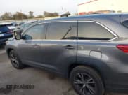 ✅ 2018 Toyota Highlander LE Plus • VIN: 5TDZZRFH1JS254295 • Lot: 43763432. Wystawiony na IAAI z przebiegiem 90 210 mil. Bezpłatny archiwum sprzedaży aukcyjnych z USA i szczegółowy raport historii pojazdu na DreamBid. Zdjęcie 14.