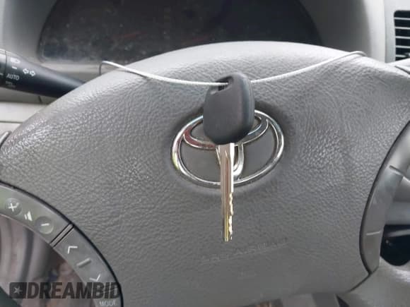 ✅ 2005 Toyota Camry LE • VIN: 4T1BF30K65U091586 • Lot: 43178035. Wystawiony na IAAI z przebiegiem 376 999 mil. Bezpłatny archiwum sprzedaży aukcyjnych z USA i szczegółowy raport historii pojazdu na DreamBid. Zdjęcie 11.