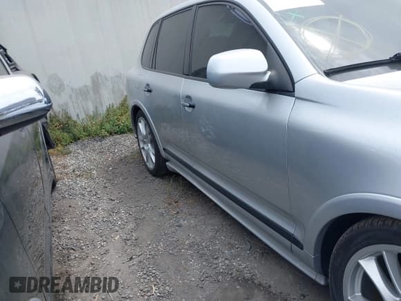 ✅ 2009 Porsche Cayenne GTS • VIN: WP1AD29P39LA60854 • Lot: 42034711. Wystawiony na IAAI z przebiegiem 116 015 mil. Bezpłatny archiwum sprzedaży aukcyjnych z USA i szczegółowy raport historii pojazdu na DreamBid. Zdjęcie 13.