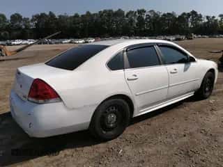 2013 Chevrolet Impala Police z VIN 2G1WD5E38D1119903, wystawiony jako IAAI lot #31084153 z przebiegiem 92 562 mil mil oraz . Historia ofert i sprzedaży dostępna na DreamBid. Obrazek 4.