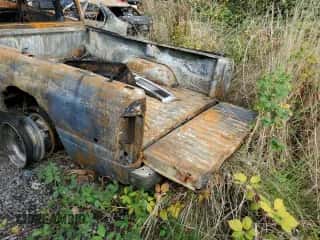 1995 Dodge 3500 z VIN 3B7MC33C8SM134142, wystawiony jako Copart lot #77079584 z przebiegiem Nie podano mil oraz Szkoda całkowita • Salvage title. Historia ofert i sprzedaży dostępna na DreamBid. Obrazek 6.