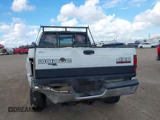 2001 Dodge 1500 z VIN 3B7HF13Z51G178145, wystawiony jako IAAI lot #43484185 z przebiegiem 200 784 mil mil oraz . Historia ofert i sprzedaży dostępna na DreamBid. Obrazek 6.