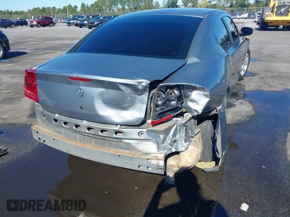 ✅ 2006 Dodge Charger • VIN: 2B3KA43G46H186119 • Лот: 43479641. Опубликован ранее на IAAI с пробегом 214 316 миль. Бесплатный доступ к архиву аукционных продаж из США и подробный отчёт об истории автомобиля на DreamBid. Изображение 6.