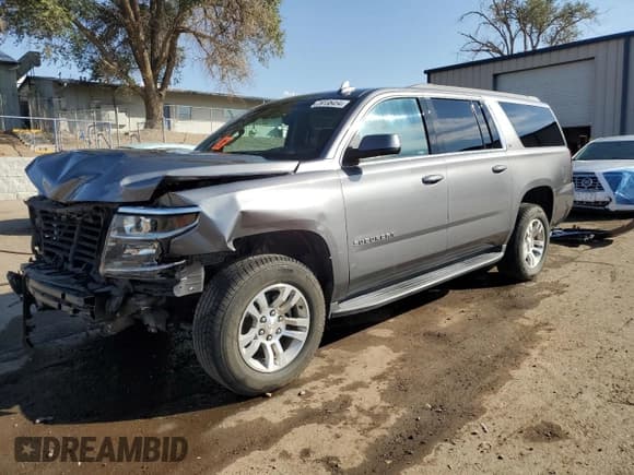 ✅ 2019 Chevrolet Suburban LT • VIN: 1GNSCHKC9KR174984 • Lot: 76138454. Wystawiony na Copart z przebiegiem 92 507 mil. Bezpłatny archiwum sprzedaży aukcyjnych z USA i szczegółowy raport historii pojazdu na DreamBid. Zdjęcie 1.