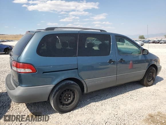 ✅ 2002 Toyota Sienna CE • VIN: 4T3ZF19C52U490894 • Lot: 66648935. Listed on Copart with 293,054 mi. Free auction sales archive from the USA and detailed vehicle history report at DreamBid. Image 3.