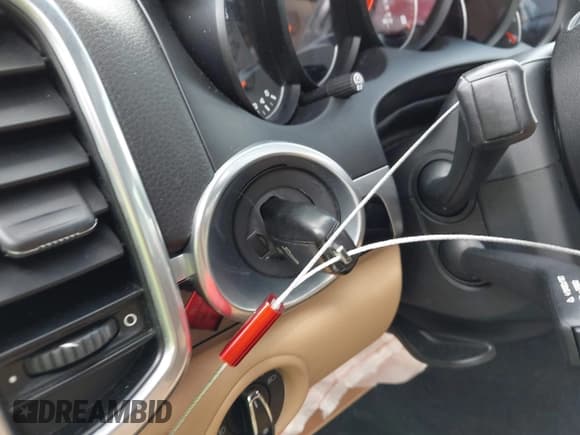 ✅ 2016 Porsche Cayenne • VIN: WP1AA2A29GLA01796 • Lot: 42381828. Wystawiony na IAAI z przebiegiem 87 207 mil. Bezpłatny archiwum sprzedaży aukcyjnych z USA i szczegółowy raport historii pojazdu na DreamBid. Zdjęcie 11.