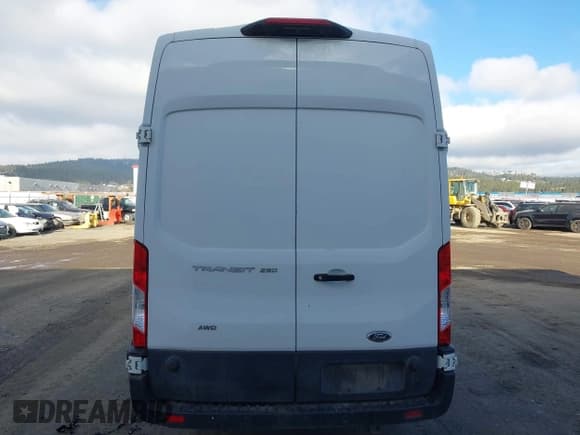 ✅ 2020 Ford Transit Cargo • VIN: 1FTBR3U83LKA32806 • Lot: 41364870. Wystawiony na IAAI z przebiegiem 173 822 mil. Bezpłatny archiwum sprzedaży aukcyjnych z USA i szczegółowy raport historii pojazdu na DreamBid. Zdjęcie 16.