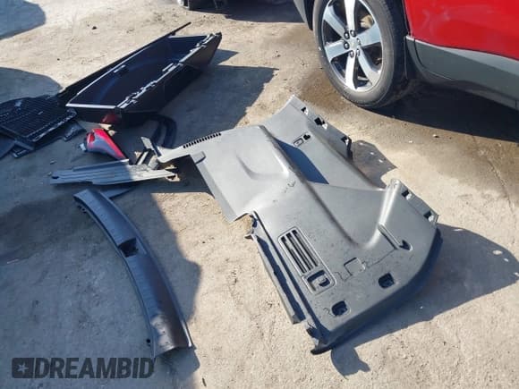 ✅ 2022 Chevrolet Traverse LT • VIN: 1GNEVHKW9NJ146039 • Lot: 42237408. Wystawiony na IAAI z przebiegiem 42 550 mil. Bezpłatny archiwum sprzedaży aukcyjnych z USA i szczegółowy raport historii pojazdu na DreamBid. Zdjęcie 12.