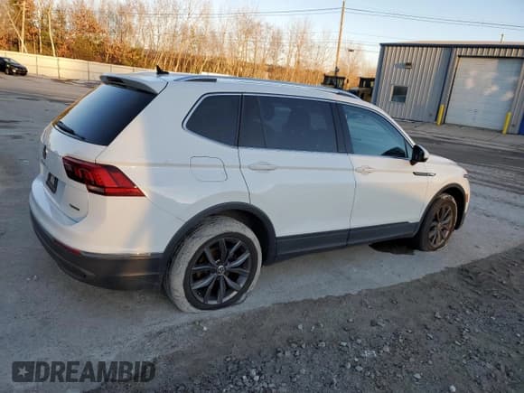 ✅ 2022 Volkswagen Tiguan SE • VIN: 3VV2B7AX2NM122341 • Lot: 86706564. Wystawiony na Copart z przebiegiem 27 709 mil. Bezpłatny archiwum sprzedaży aukcyjnych z USA i szczegółowy raport historii pojazdu na DreamBid. Zdjęcie 3.