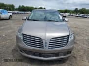 ✅ 2018 Lincoln MKT Reserve • VIN: 2LMHJ5AT3JBL00511 • Лот: 60818315. Опубликован ранее на Copart с пробегом 174 737 миль. Бесплатный доступ к архиву аукционных продаж из США и подробный отчёт об истории автомобиля на DreamBid. Изображение 5.