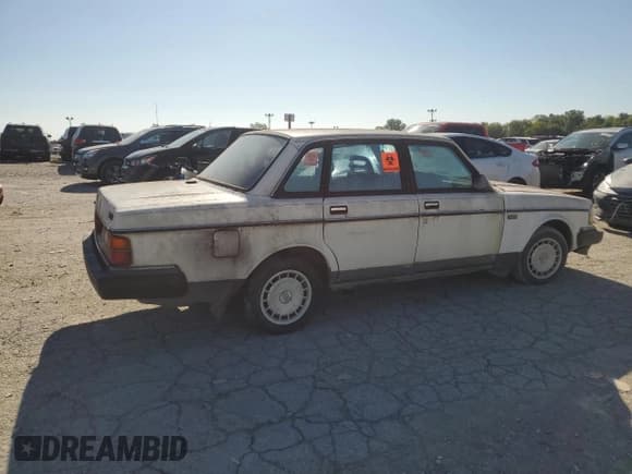 ✅ 1991 Volvo 240 • VIN: YV1AA8844M1440465 • Lot: 70953605. Listed on Copart with 408,172 mi. Free auction sales archive from the USA and detailed vehicle history report at DreamBid. Image 3.