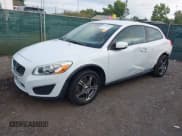✅ 2012 Volvo C30 • VIN: YV1672MK8C2272232 • Lot: 43059016. Wystawiony na IAAI z przebiegiem 205 173 mil. Bezpłatny archiwum sprzedaży aukcyjnych z USA i szczegółowy raport historii pojazdu na DreamBid. Zdjęcie 17.