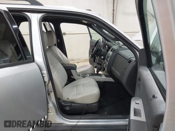 ✅ 2012 Ford Escape XLT • VIN: 1FMCU9D70CKC03584 • Lot: 43697467. Wystawiony na IAAI z przebiegiem 66 989 mil. Bezpłatny archiwum sprzedaży aukcyjnych z USA i szczegółowy raport historii pojazdu na DreamBid. Zdjęcie 5.