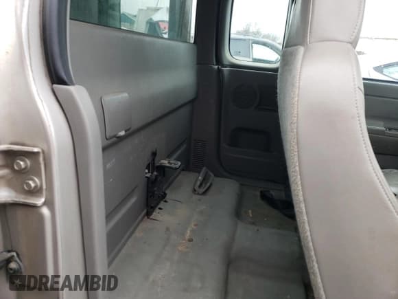 ✅ 2007 Isuzu i-Series S • VIN: 1GGCS199578700699 • Lot: 93980595. Wystawiony na Copart z przebiegiem 309 935 mil. Bezpłatny archiwum sprzedaży aukcyjnych z USA i szczegółowy raport historii pojazdu na DreamBid. Zdjęcie 10.