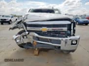 ✅ 2015 Chevrolet Silverado 2500HD LTZ • VIN: 1GC1KWE86FF636508 • Lot: 48467105. Wystawiony na Copart z przebiegiem Nie podano. Bezpłatny archiwum sprzedaży aukcyjnych z USA i szczegółowy raport historii pojazdu na DreamBid. Zdjęcie 5.