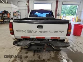 ✅ 2002 Chevrolet Silverado 2500 LS • VIN: 1GCGK29U32Z199845 • Lot: 58382165. Wystawiony na Copart z przebiegiem 428 943 mil. Bezpłatny archiwum sprzedaży aukcyjnych z USA i szczegółowy raport historii pojazdu na DreamBid. Zdjęcie 6.