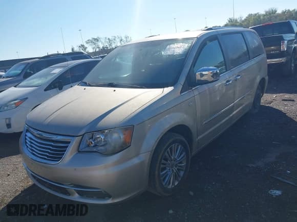 ✅ 2014 Chrysler Town & Country Touring L 30th Anniversary • VIN: 2C4RC1CG8ER367240 • Lot: 43546012. Wystawiony na IAAI z przebiegiem 189 690 mil. Bezpłatny archiwum sprzedaży aukcyjnych z USA i szczegółowy raport historii pojazdu na DreamBid. Zdjęcie 17.