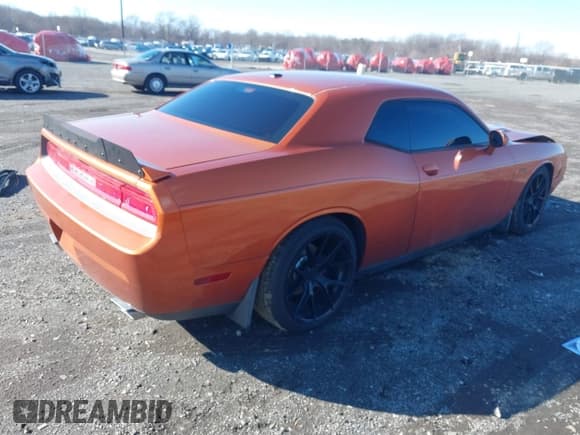 ✅ 2011 Dodge Challenger R/T Classic • VIN: 2B3CJ5DT6BH575554 • Lot: 41606822. Wystawiony na IAAI z przebiegiem 78 552 mil. Bezpłatny archiwum sprzedaży aukcyjnych z USA i szczegółowy raport historii pojazdu na DreamBid. Zdjęcie 4.