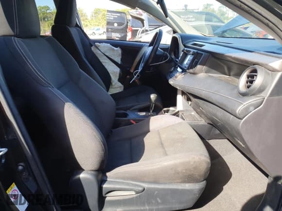 ✅ 2016 Toyota RAV4 XLE • VIN: JTMRJREV8GD053576 • Лот: 87367185. Опубликован ранее на Copart с пробегом 131 919 миль. Бесплатный доступ к архиву аукционных продаж из США и подробный отчёт об истории автомобиля на DreamBid. Изображение 7.