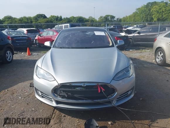 ✅ 2013 Tesla Model S • VIN: 5YJSA1CN4DFP17253 • Lot: 42952661. Wystawiony na IAAI z przebiegiem Nie podano. Bezpłatny archiwum sprzedaży aukcyjnych z USA i szczegółowy raport historii pojazdu na DreamBid. Zdjęcie 11.
