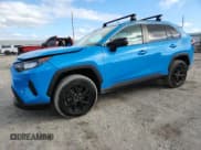 ✅ 2021 Toyota RAV4 LE • VIN: 2T3F1RFV4MW183743 • Lot: 93388325. Wystawiony na Copart z przebiegiem 88 679 mil. Bezpłatny archiwum sprzedaży aukcyjnych z USA i szczegółowy raport historii pojazdu na DreamBid. Zdjęcie 1.