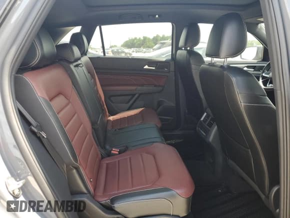 ✅ 2022 Volkswagen Atlas SEL Premium R-Line • VIN: 1V2FE2CA6NC219819 • Lot: 54796015. Wystawiony na Copart z przebiegiem 33 911 mil. Bezpłatny archiwum sprzedaży aukcyjnych z USA i szczegółowy raport historii pojazdu na DreamBid. Zdjęcie 11.