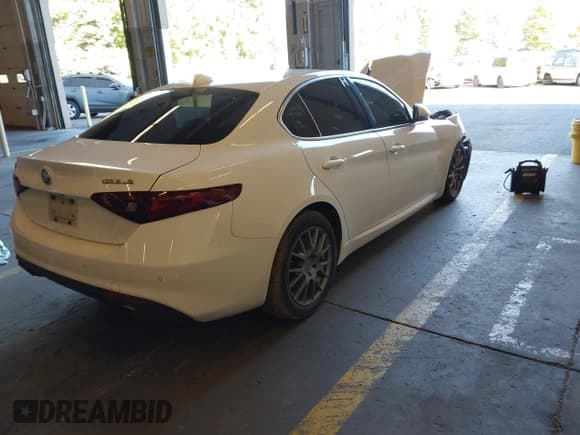 ✅ 2017 Alfa Romeo Giulia • VIN: ZARFAEDN7H7554073 • Lot: 43455026. Listed on IAAI with 123,777 mi. Free auction sales archive from the USA and detailed vehicle history report at DreamBid. Image 4.