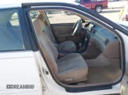 ✅ 2000 Toyota Camry CE • VIN: 4T1BG22K6YU998573 • Lot: 43459801. Wystawiony na IAAI z przebiegiem 183 588 mil. Bezpłatny archiwum sprzedaży aukcyjnych z USA i szczegółowy raport historii pojazdu na DreamBid. Zdjęcie 5.