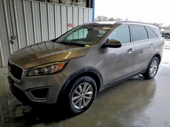 ✅ 2017 Kia Sorento LX • VIN: 5XYPG4A35HG297623 • Лот: 94294965. Опубликован ранее на Copart с пробегом 120 279 миль. Бесплатный доступ к архиву аукционных продаж из США и подробный отчёт об истории автомобиля на DreamBid. Изображение 1.