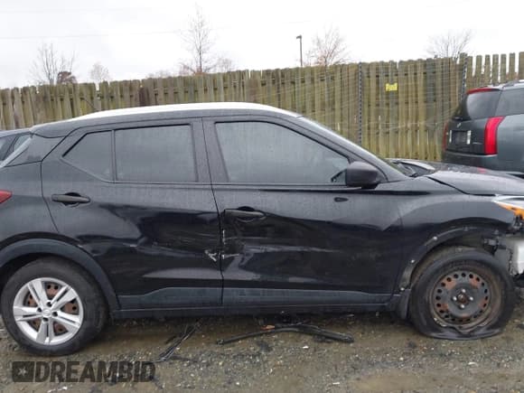 ✅ 2019 Nissan Kicks S • VIN: 3N1CP5CU5KL565793 • Lot: 43764986. Listed on IAAI with 43,772 mi. Free auction sales archive from the USA and detailed vehicle history report at DreamBid. Image 13.