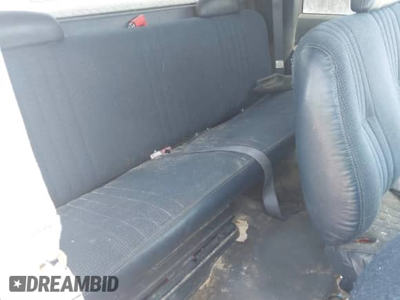 1998 Chevrolet Silverado 2500 с VIN 1GCGK29R3WE240161, выставлен на аукционе IAAI как лот 41756717 с пробегом 302 739 миль миль и . История ставок и продаж доступна на DreamBid. Изображение 8.