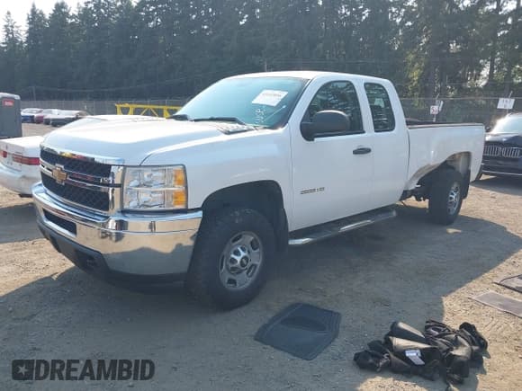 ✅ 2011 Chevrolet Silverado 2500HD Work Truck • VIN: 1GC2CVCG6BZ138484 • Лот: 43142036. Опубликован ранее на IAAI с пробегом 138 318 миль. Бесплатный доступ к архиву аукционных продаж из США и подробный отчёт об истории автомобиля на DreamBid. Изображение 2.