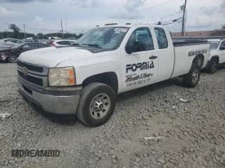 2013 Chevrolet Silverado 2500HD Work Truck z VIN 1GC2CVCG7DZ317426, wystawiony jako Copart lot #68858315 z przebiegiem 235 012 mil mil oraz Czysty tytuł • Clean title. Historia ofert i sprzedaży dostępna na DreamBid. Obrazek 1.