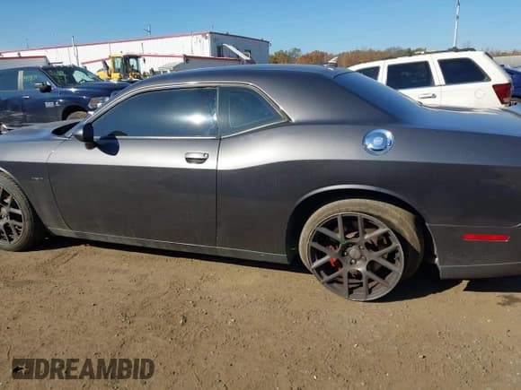 ✅ 2016 Dodge Challenger R/T Plus Shaker • VIN: 2C3CDZBT7GH331942 • Лот: 43543980. Опубликован ранее на IAAI с пробегом 94 649 миль. Бесплатный доступ к архиву аукционных продаж из США и подробный отчёт об истории автомобиля на DreamBid. Изображение 14.