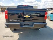 ✅ 2017 Chevrolet Silverado 1500 Custom • VIN: 1GCRCPEHXHZ386598 • Lot: 81961605. Wystawiony na Copart z przebiegiem 117 698 mil. Bezpłatny archiwum sprzedaży aukcyjnych z USA i szczegółowy raport historii pojazdu na DreamBid. Zdjęcie 6.