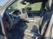 ✅ 2025 Ram 1500 Laramie • VIN: 1C6SRFJP1SN563584 • Lot: 85928035. Wystawiony na Copart z przebiegiem 1 386 mil. Bezpłatny archiwum sprzedaży aukcyjnych z USA i szczegółowy raport historii pojazdu na DreamBid. Zdjęcie 7.